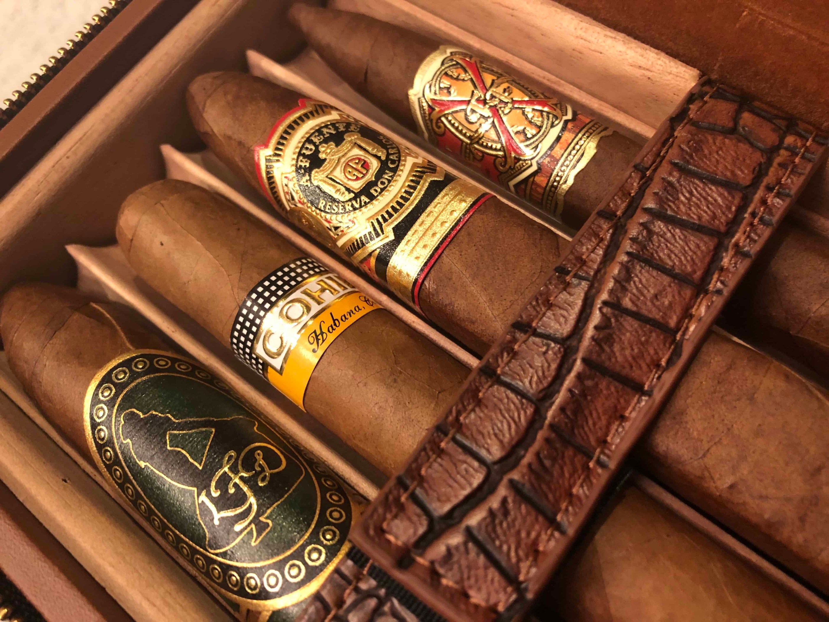 Luxury Cigar Club Reviews Get All The Details At Hello Subscription!
