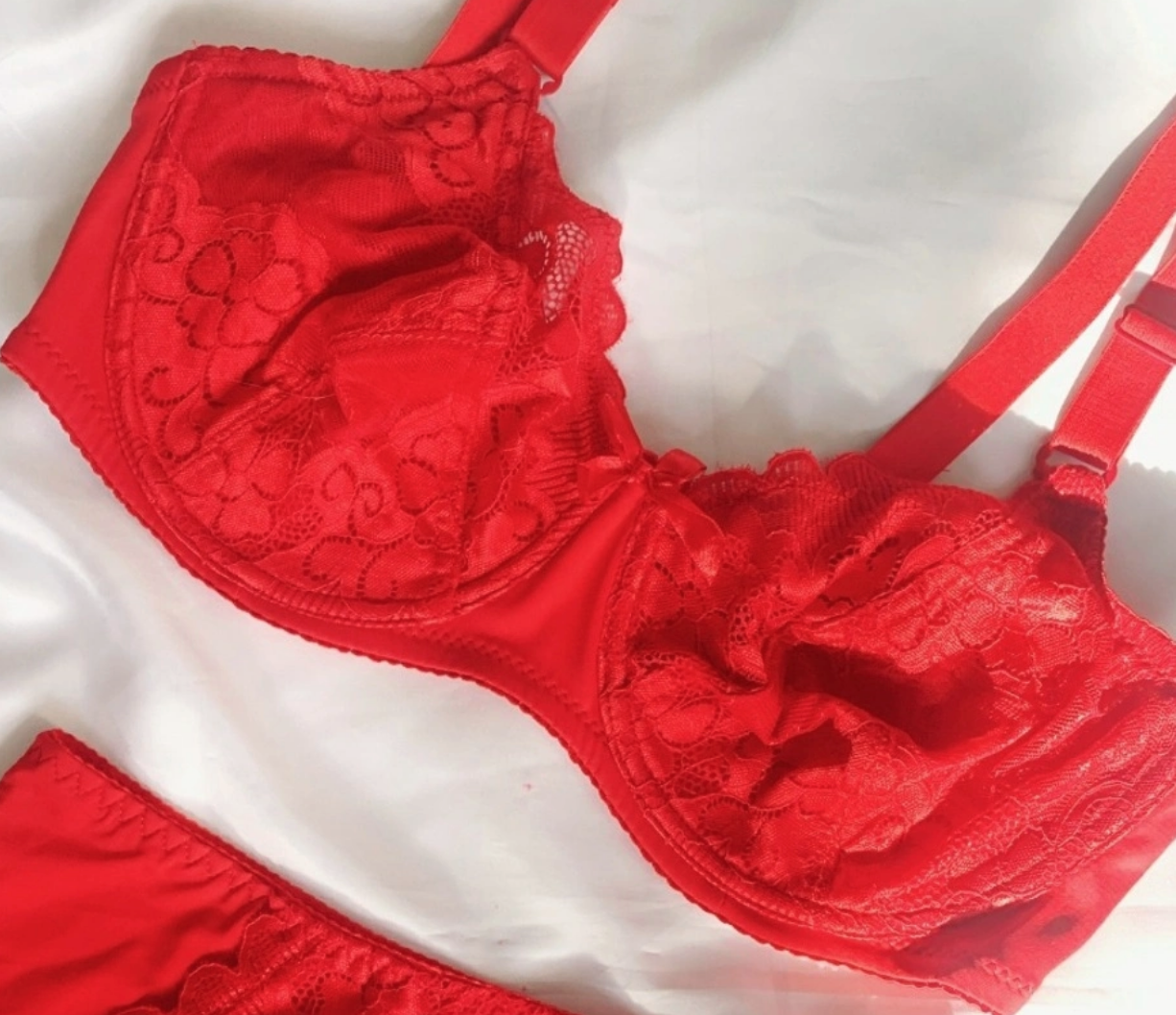 Scarlet Lingerie Reviews: Get All The Details At Hello Subscription!